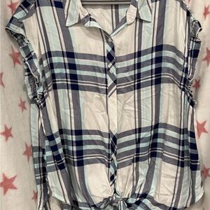 COMO VINTAGE 2X. Blue and White Plaid Button-Front Tie Hem Shirt